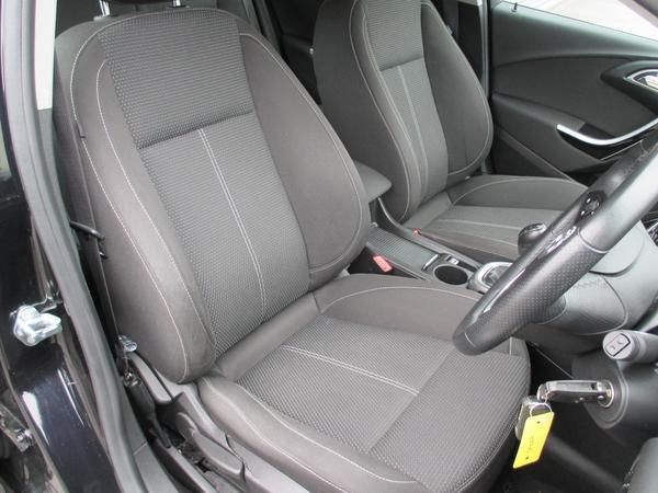 2010 Vauxhall Astra 1.7 CDTi 16V image 6