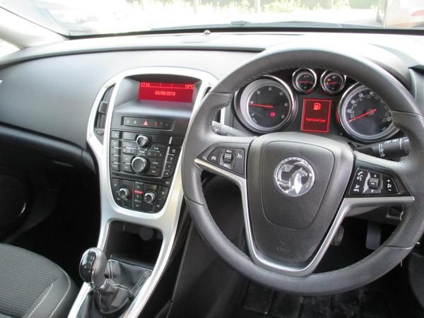 2011 Vauxhall Astra 1.7 CDTi 16V image 5