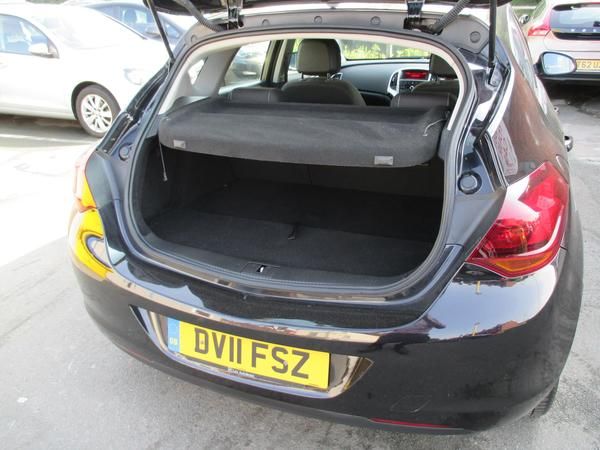 2011 Vauxhall Astra 1.7 CDTi 16V image 8