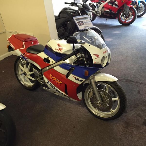 1992 Honda VFR 400 R image 3