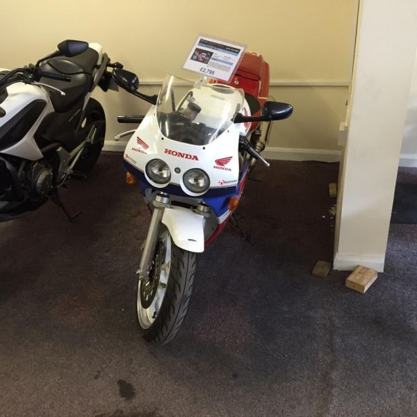 1992 Honda VFR 400 R image 4