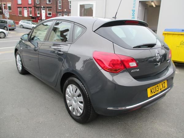 2013 Vauxhall Astra 1.7 CDTi 16V image 3