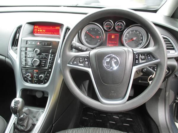 2013 Vauxhall Astra 1.7 CDTi 16V image 5