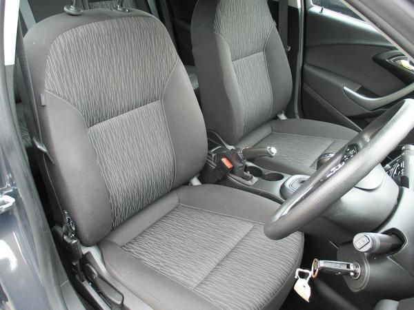 2013 Vauxhall Astra 1.7 CDTi 16V image 6