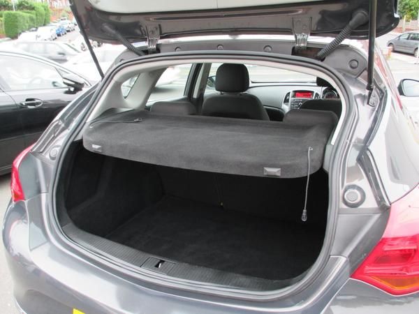 2013 Vauxhall Astra 1.7 CDTi 16V image 8