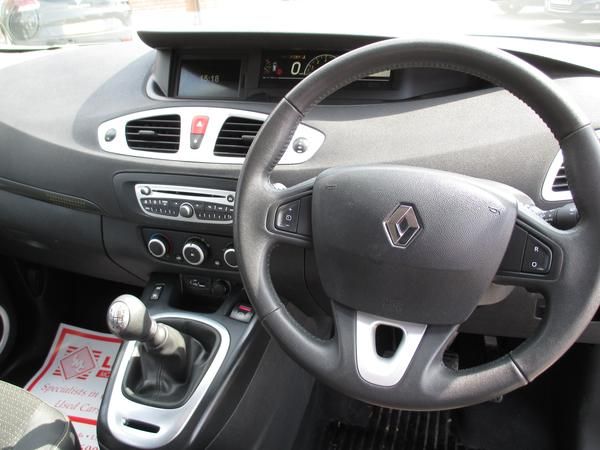 2011 Renault Grand Scenic 1.5 dCi image 9