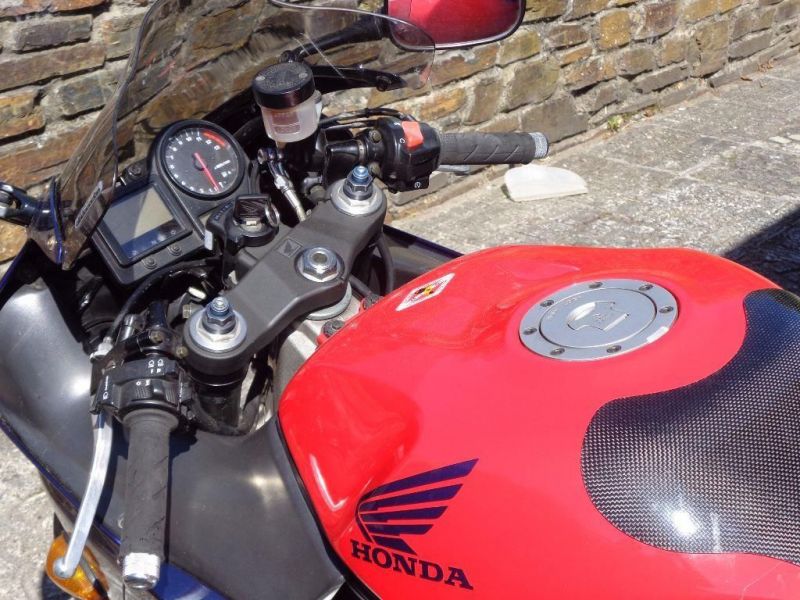 2000 Honda CBR900RR Fireblade image 3