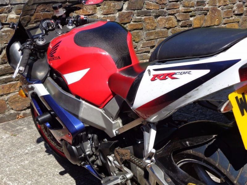 2000 Honda CBR900RR Fireblade image 4