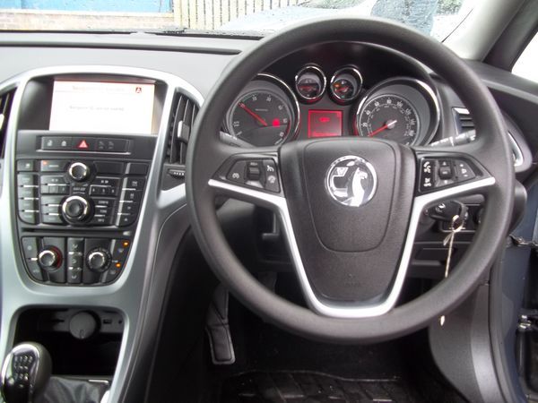 2012 Vauxhall Astra 1.7 CDTi 16V image 8