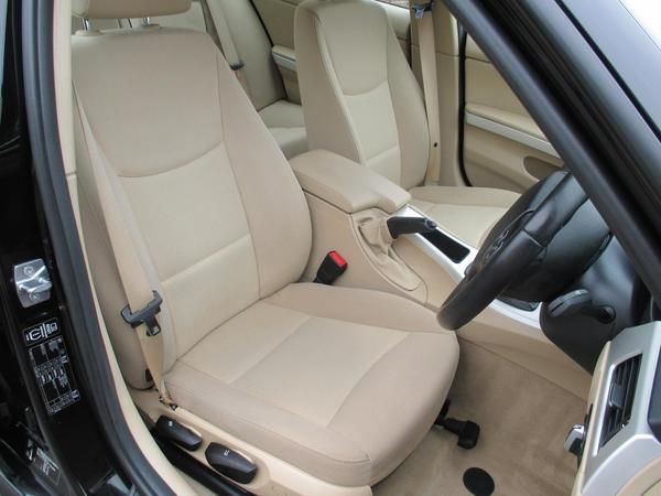 2011 BMW 318d image 6