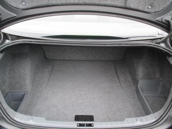 2011 BMW 318d image 8