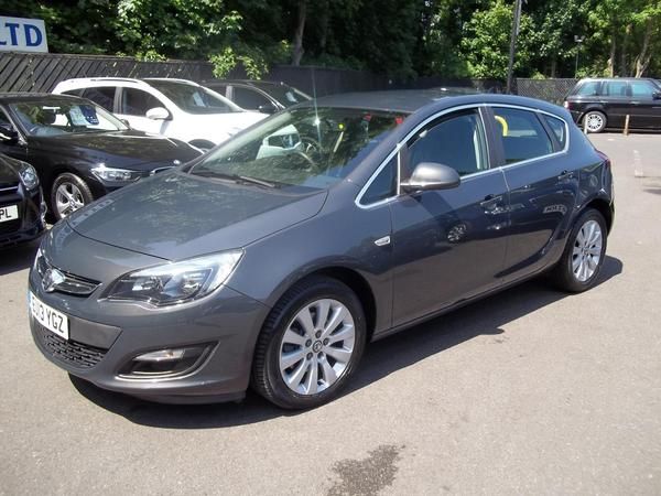 2013 Vauxhall Astra 1.7 CDTi 16V image 1