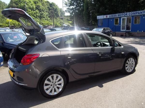 2013 Vauxhall Astra 1.7 CDTi 16V image 5