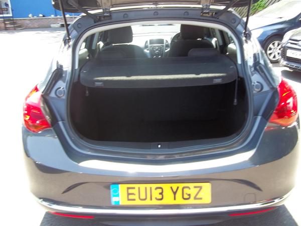 2013 Vauxhall Astra 1.7 CDTi 16V image 6