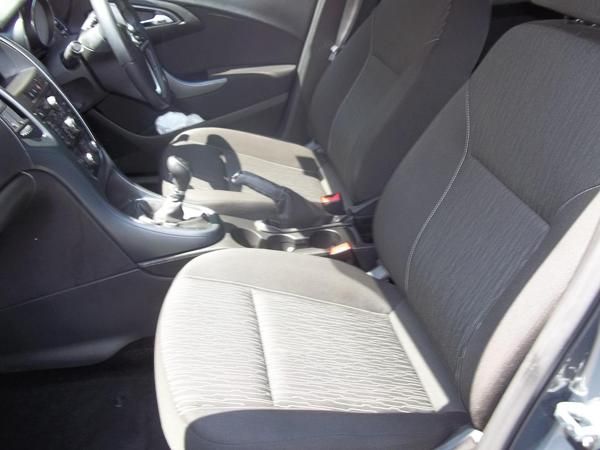 2013 Vauxhall Astra 1.7 CDTi 16V image 7