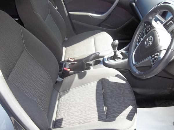 2013 Vauxhall Astra 1.7 CDTi 16V image 8