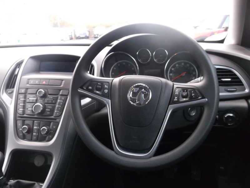 2013 Vauxhall Astra 1.6i 16V 5dr image 6