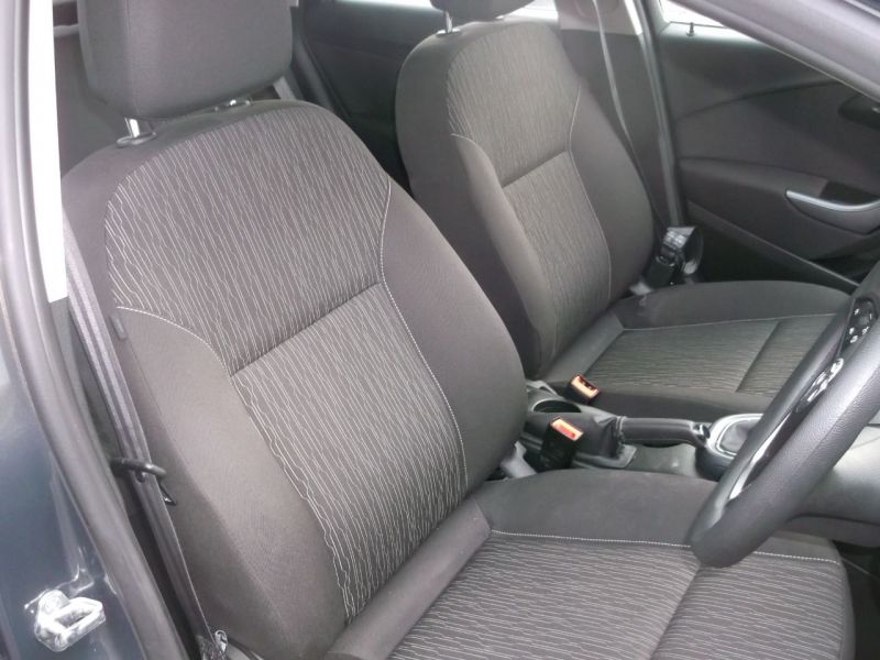 2013 Vauxhall Astra 1.6i 16V 5dr image 8