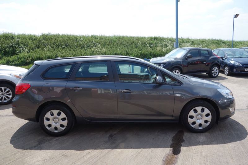 2011 Vauxhall Astra 1.6i 16V 5dr image 3