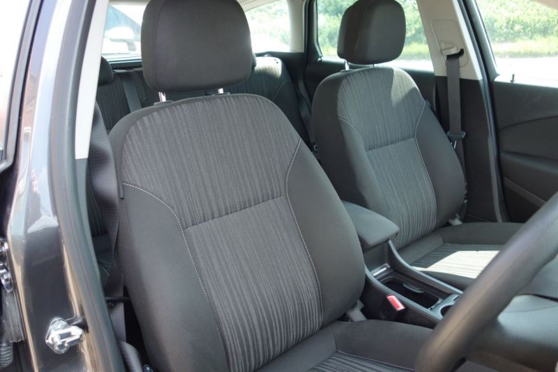 2011 Vauxhall Astra 1.6i 16V 5dr image 7