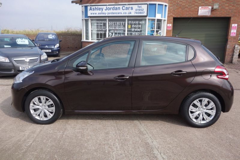 2013 Peugeot 208 1.0 VTi 5dr image 2