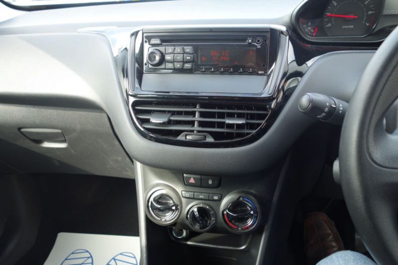 2013 Peugeot 208 1.0 VTi 5dr image 7