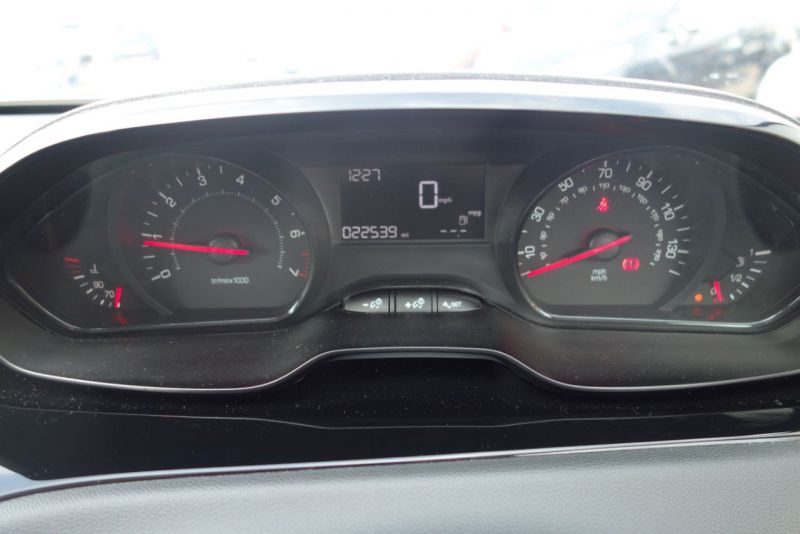 2013 Peugeot 208 1.0 VTi 5dr image 8