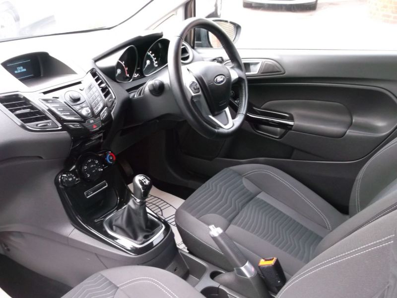 2013 Ford Fiesta 1.0 Zetec 3dr image 8