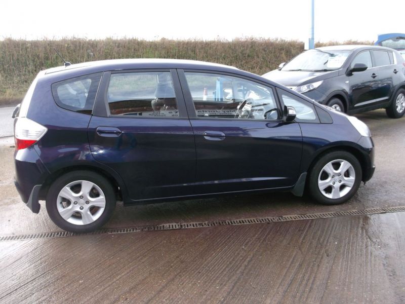 2009 Honda Jazz 1.4 i-VTEC ES 5dr image 3