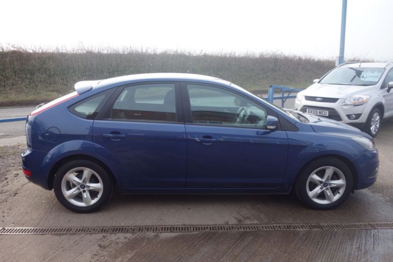 2009 Ford Focus 1.6 Zetec 5dr image 3