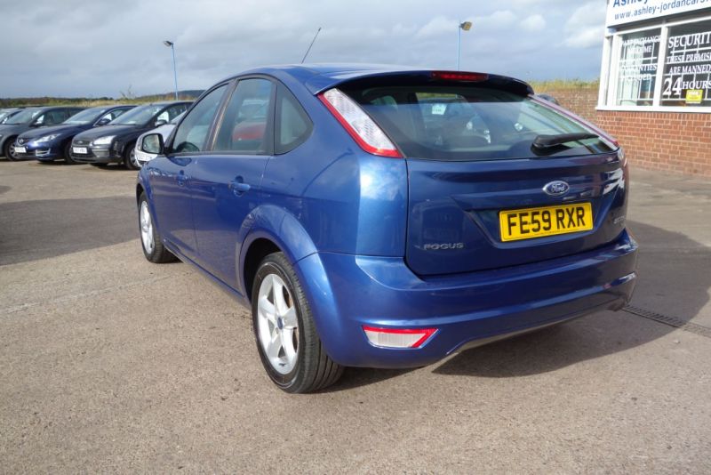 2009 Ford Focus 1.6 Zetec 5dr image 5