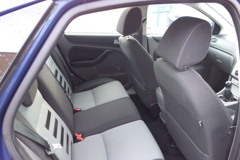 2009 Ford Focus 1.6 Zetec 5dr image 8