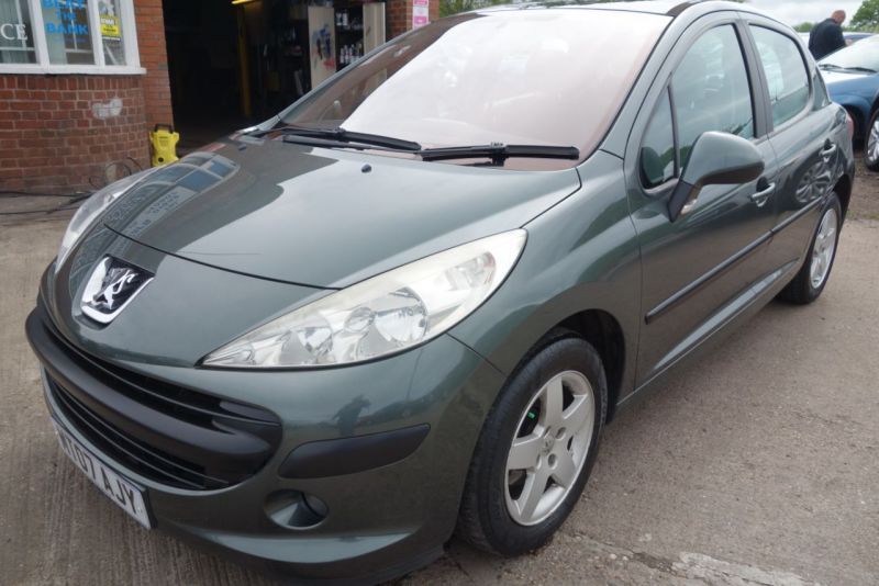 2007 Peugeot 207 1.4 16V SE 5dr image 1