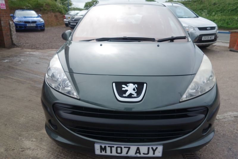 2007 Peugeot 207 1.4 16V SE 5dr image 4