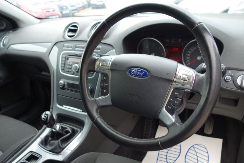 2013 Ford Mondeo 2.0 TDCi 140 Zetec 5dr image 6