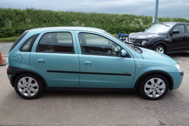 2003 Vauxhall Corsa 1.2i 16V SXi 5dr image 3