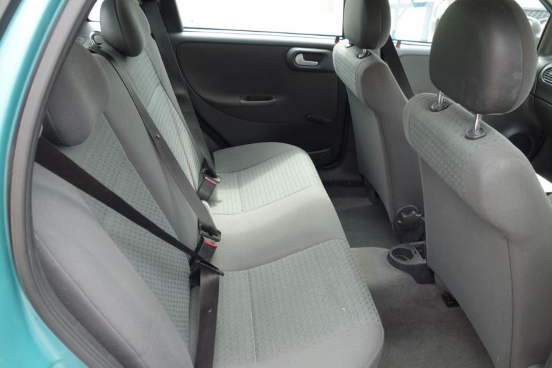 2003 Vauxhall Corsa 1.2i 16V SXi 5dr image 8