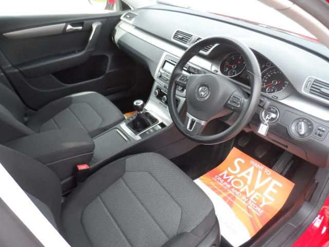 2012 Volkswagen Passat 2.0 SE TDI 5d image 6