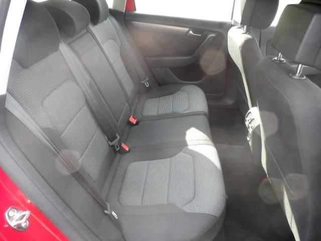 2012 Volkswagen Passat 2.0 SE TDI 5d image 9