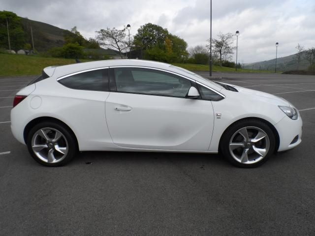 2013 Vauxhall Astra 1.7 GTC SRI CDTI S/S 3d image 4