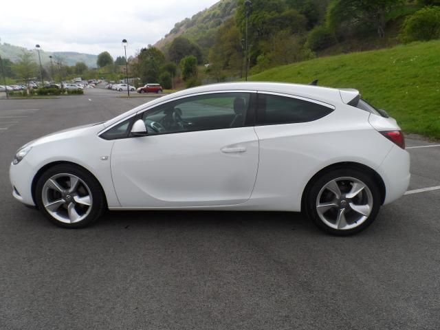 2013 Vauxhall Astra 1.7 GTC SRI CDTI S/S 3d image 5