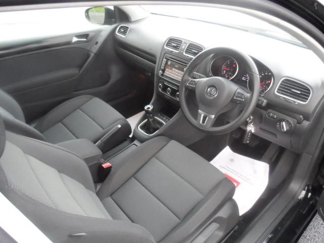 2011 Volkswagen Golf 1.6 TDI 3d image 8