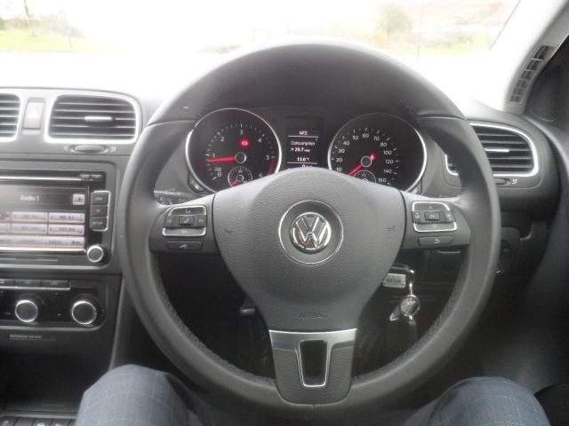 2011 Volkswagen Golf 1.6 TDI 3d image 10