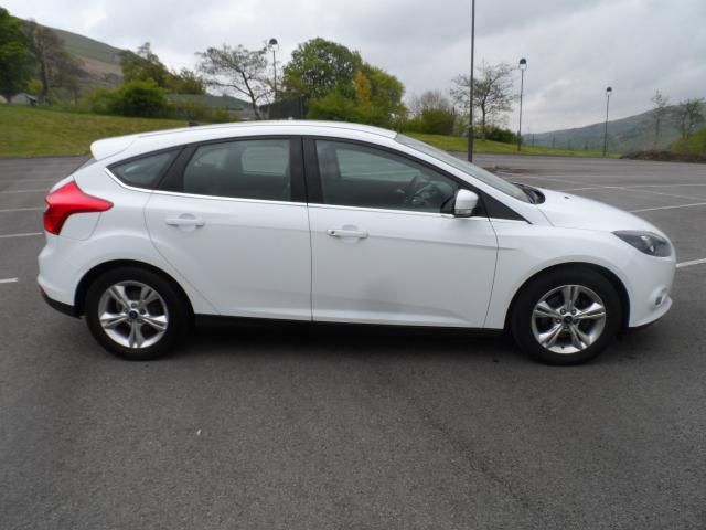 2013 Ford Focus 1.6 ZETEC TDCI 5d image 3