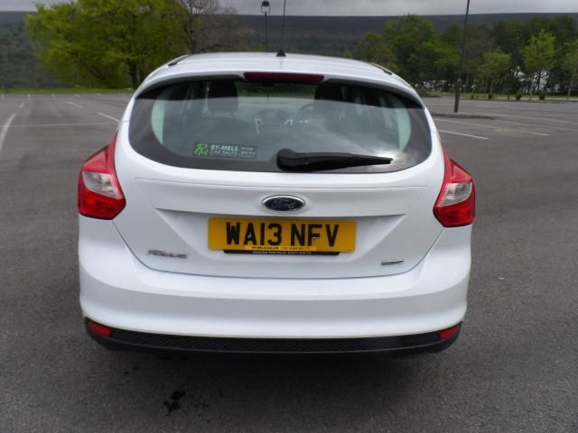 2013 Ford Focus 1.6 ZETEC TDCI 5d image 5