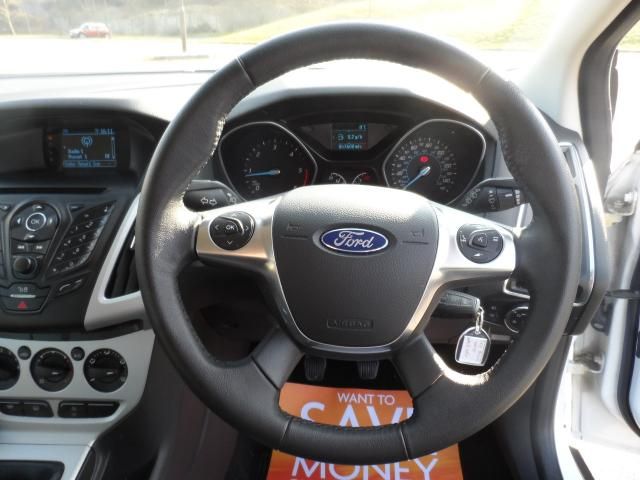 2013 Ford Focus 1.6 ZETEC TDCI 5d image 8