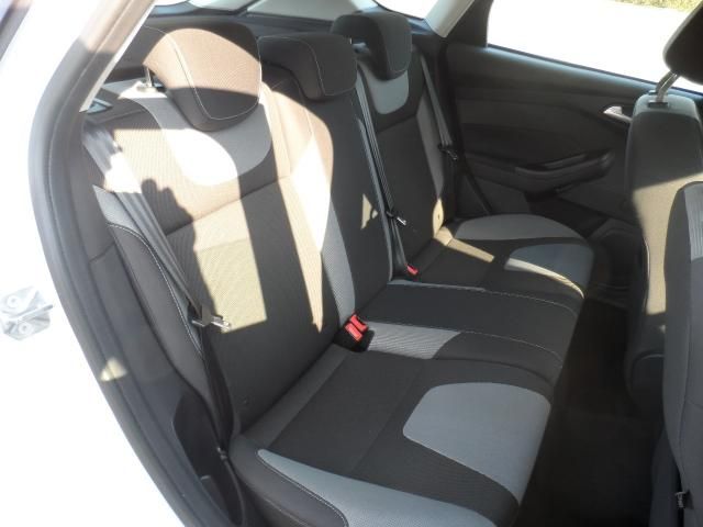 2013 Ford Focus 1.6 ZETEC TDCI 5d image 9