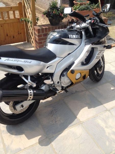 2001 Yamaha yzf600r image 1