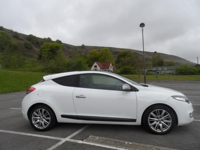 2012 Renault Megane 1.5 GT DCI 3d image 4