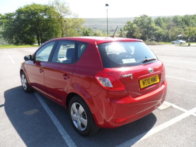 2010 KIA CEED 1.6 1 CDRI 5d image 3